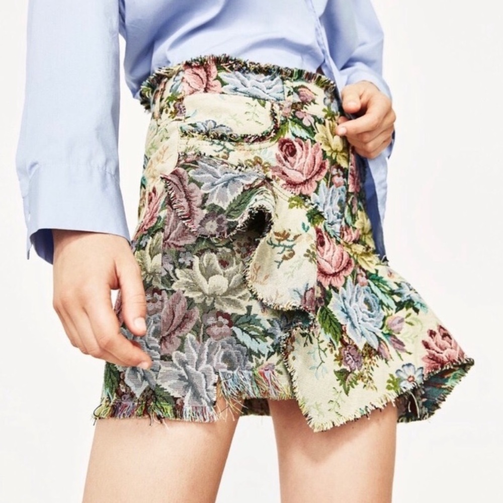 ZARA TAPESTRY FLORAL MINI SKIRT * NWT* SIZE XS - Picture 2 of 7